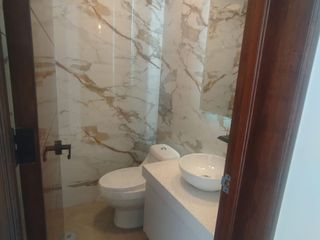 Foto 12 de VENDO HERMOSO PENTHOUSE EN SELVA ALEGRE ACABADOS DE PRIMERA 370M2 MAS AIRES