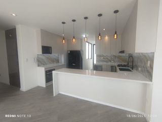 Foto 20 de VENDO HERMOSO PENTHOUSE EN SELVA ALEGRE ACABADOS DE PRIMERA 370M2 MAS AIRES