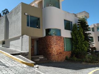 Foto 1 de RENTA CASA 3 NIVELES, SECTOR SANTA LUCIA, CALLE DE LOS CIPRESES, NORTE DE QUITO