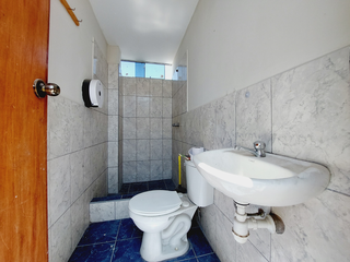 Foto 9 de SE VENDE CASA DE 3 PISOS EN ESQUINA, FRENTE A PLAZA LA FLORESTA, CERCA A LA PLAZA PÉREZ GAMBOA, IDEAL PARA CASA FAMILIAR, NEGOCIO O DE DEPARTAMENTOS