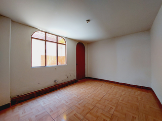 Foto 13 de SE VENDE CASA DE 3 PISOS EN ESQUINA, FRENTE A PLAZA LA FLORESTA, CERCA A LA PLAZA PÉREZ GAMBOA, IDEAL PARA CASA FAMILIAR, NEGOCIO O DE DEPARTAMENTOS