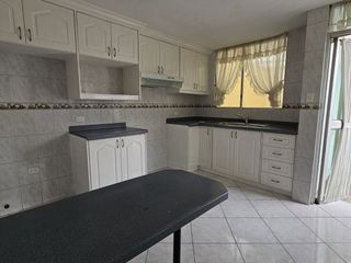 Foto 2 de Rento Casa en Santa Lucía norte de Quito de 3 dormitorios en Conjunto Residencial