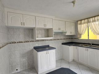 Foto 3 de Rento Casa en Santa Lucía norte de Quito de 3 dormitorios en Conjunto Residencial