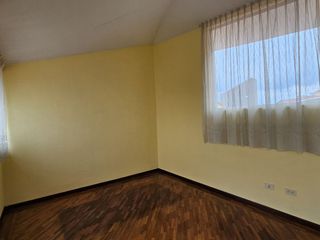 Foto 6 de Rento Casa en Santa Lucía norte de Quito de 3 dormitorios en Conjunto Residencial