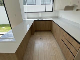 Foto 5 de CASA AMPLIA Y MODERNA EN POMASQUI