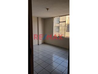 Foto 3 de Alquilo Mini Departamento ( Puede Usarse Como Oficinas) En Piso 2, Vista Exterior En Urb. Monserrate, Ideal Para Estudiantes, Cerca A La Universidad U