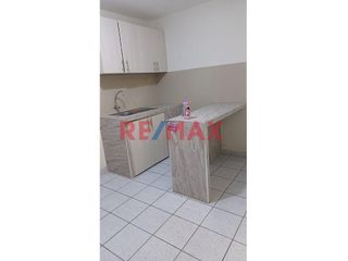 Foto 5 de Alquilo Mini Departamento ( Puede Usarse Como Oficinas) En Piso 2, Vista Exterior En Urb. Monserrate, Ideal Para Estudiantes, Cerca A La Universidad U