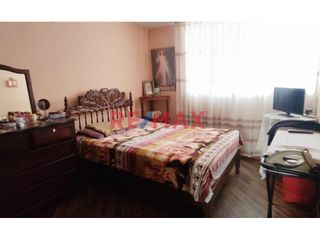Foto 17 de Vendo Bonita Casa Frente A Parque Nuestra Sra De La Paz En Miraflores-2Pisos-150M2-$180.000
