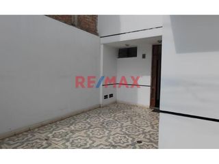 Foto 4 de Vendo Bonita Casa Frente A Parque Nuestra Sra De La Paz En Miraflores-2Pisos-150M2-$180.000