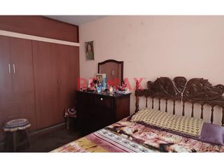 Foto 14 de Vendo Bonita Casa Frente A Parque Nuestra Sra De La Paz En Miraflores-2Pisos-150M2-$180.000