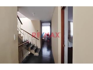 Foto 16 de Vendo Bonita Casa Frente A Parque Nuestra Sra De La Paz En Miraflores-2Pisos-150M2-$180.000