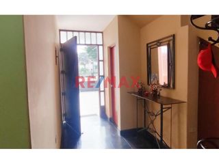 Foto 20 de Vendo Bonita Casa Frente A Parque Nuestra Sra De La Paz En Miraflores-2Pisos-150M2-$180.000