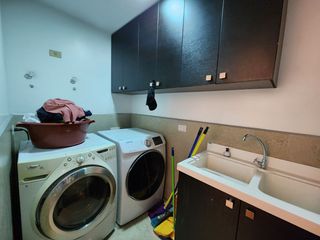 Foto 14 de Departamento en venta de 3 dormitorios en Avenida Ordóñez Lasso en Cuenca,