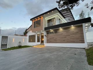 Foto 4 de AMPLIA CASA MODERNA DE VENTA, Sector Challuabamba C1487