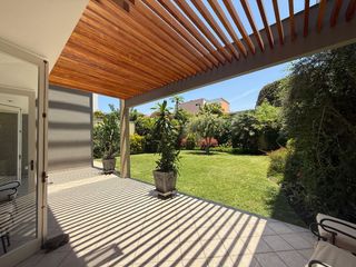 Foto 8 de Vendo hermosa casa cerca a parque con amplia terraza y jardin frente a parque