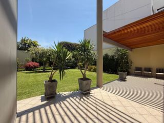 Foto 9 de Vendo hermosa casa cerca a parque con amplia terraza y jardin frente a parque