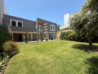Foto 16 de Vendo hermosa casa cerca a parque con amplia terraza y jardin frente a parque