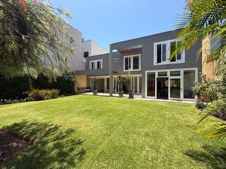 Foto 17 de Vendo hermosa casa cerca a parque con amplia terraza y jardin frente a parque