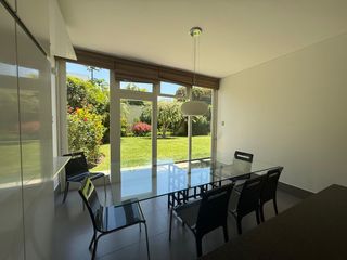 Foto 15 de Vendo hermosa casa cerca a parque con amplia terraza y jardin frente a parque