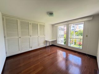 Foto 41 de Vendo hermosa casa cerca a parque con amplia terraza y jardin frente a parque