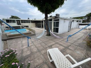 Foto 7 de En venta casa de 5 dormitorios en BARRIO CENTENARIO.