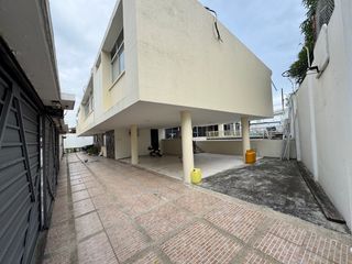 Foto 2 de En venta casa de 5 dormitorios en BARRIO CENTENARIO.