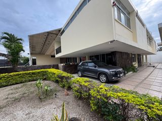 Foto 1 de En venta casa de 5 dormitorios en BARRIO CENTENARIO.