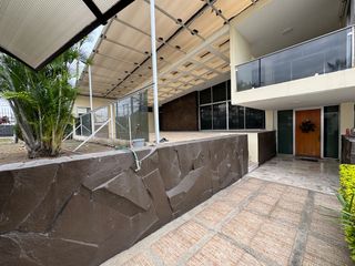 Foto 3 de En venta casa de 5 dormitorios en BARRIO CENTENARIO.