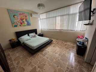 Foto 20 de En venta casa de 5 dormitorios en BARRIO CENTENARIO.