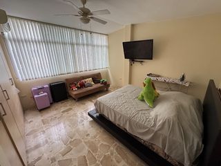 Foto 26 de En venta casa de 5 dormitorios en BARRIO CENTENARIO.