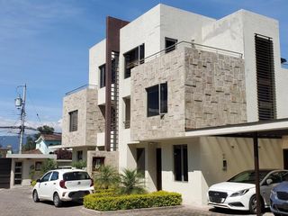 Foto 2 de CASA EN VENTA – MIRASIERRA, VALLE DE LOS CHILLOS