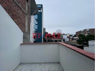 Foto 6 de Se Alquila Casa Para Empresas De 3 Pisos-Urb. Santa Edelmira -306.59M2 Cerca A Colegio San José Obrero