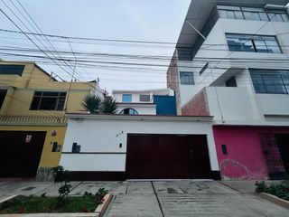 Foto 1 de Se Alquila Casa Para Empresas De 3 Pisos-Urb. Santa Edelmira -306.59M2 Cerca A Colegio San José Obrero