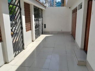 Foto 1 de Venta de Casa Espaciosa en Barranco – Jirón Tumay con Av El Sol