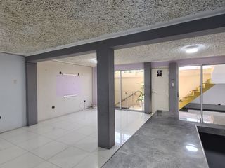 Foto 3 de 🏡 ¡Gran Oportunidad En Parcona! Casa De 3 Pisos Con Minidepartamento Independiente – Lista Para Vender