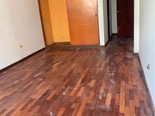 Foto 9 de San Miguel: se vende casa con cuatro dormitorios, un departamento y cuarto de servicio.