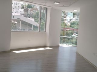 Foto 1 de RENTA OFICINA PISO 5, EDIFICIO ZIZA, SECTOR LA CAROLINA, INTERSECCION AVS. 6 DE DICIEMBRE Y ELOY ALFARO. QUITO