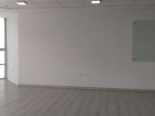Foto 6 de RENTA OFICINA PISO 5, EDIFICIO ZIZA, SECTOR LA CAROLINA, INTERSECCION AVS. 6 DE DICIEMBRE Y ELOY ALFARO. QUITO