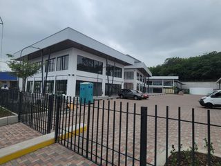 Foto 3 de En alquiler estratégico local comercial esquinero en Plaza Diamante – Sector La Joya