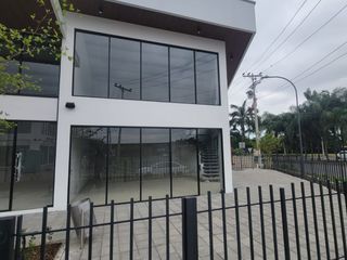 Foto 5 de En alquiler estratégico local comercial esquinero en Plaza Diamante – Sector La Joya