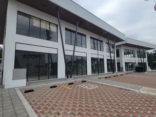 Foto 1 de En alquiler estratégico local comercial esquinero en Plaza Diamante – Sector La Joya