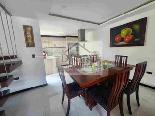 Foto 4 de Rento Casa Amoblada en Capulispamba 3 dormitorios 2 garajes y jardin