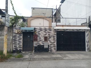 Foto 1 de Casa de alquiler en Guayacanes, 3 dormitorios, parqueo cerrado.