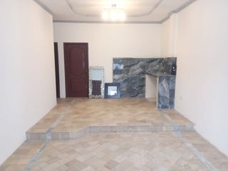 Foto 2 de Casa de alquiler en Guayacanes, 3 dormitorios, parqueo cerrado.
