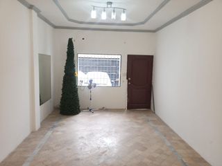 Foto 3 de Casa de alquiler en Guayacanes, 3 dormitorios, parqueo cerrado.