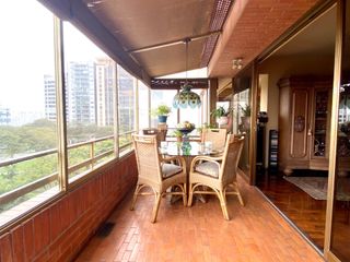Foto 7 de Exclusivo departamento en San Isidro! Vista impresionante a parque! Precio de ocasión !!