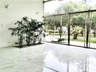 Foto 2 de Exclusivo departamento en San Isidro! Vista impresionante a parque! Precio de ocasión !!