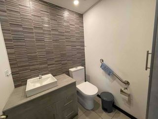 Foto 10 de Hermosa oficina en arriendo frente al CCI