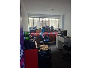 Foto 1 de Venta De Oficina en Av. Garcilaso de la Vega - Zona Altamente Comercial