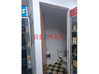Foto 2 de Venta De Oficina en Av. Garcilaso de la Vega - Zona Altamente Comercial